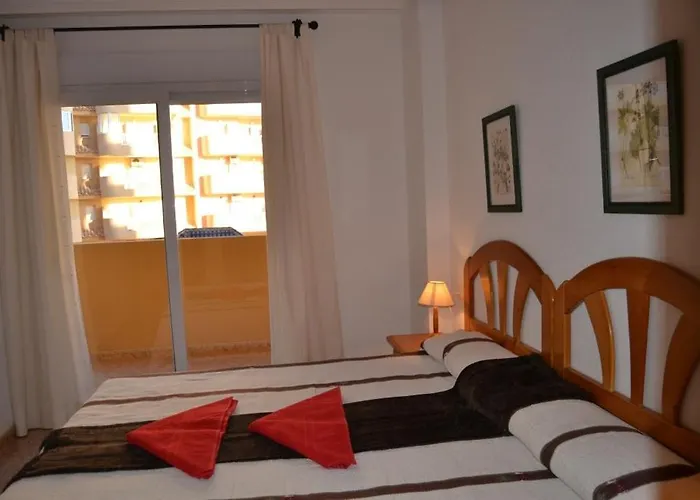 托马斯特雷港旅游公寓 * 拉曼加戴尔马尔梅纳